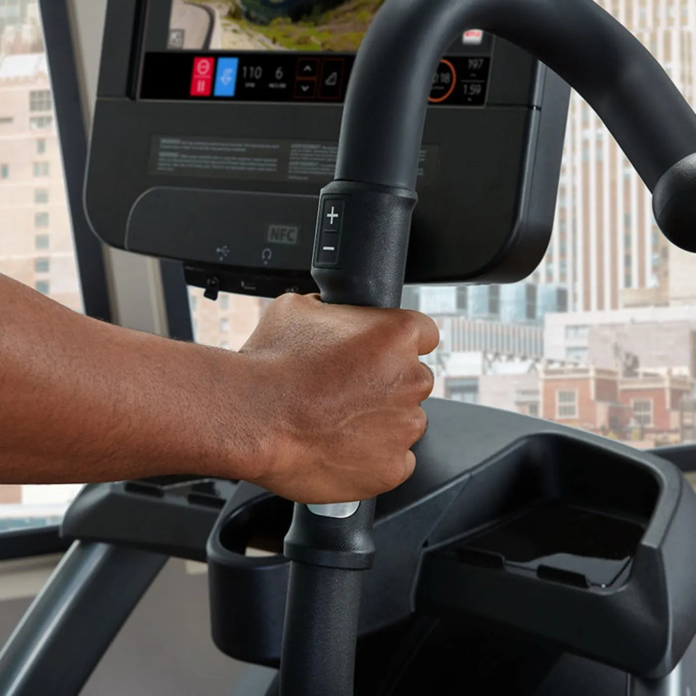 Life Fitness Total-Body Arc Trainer - INA-CSTSE424-BLKF-13 - Image 6